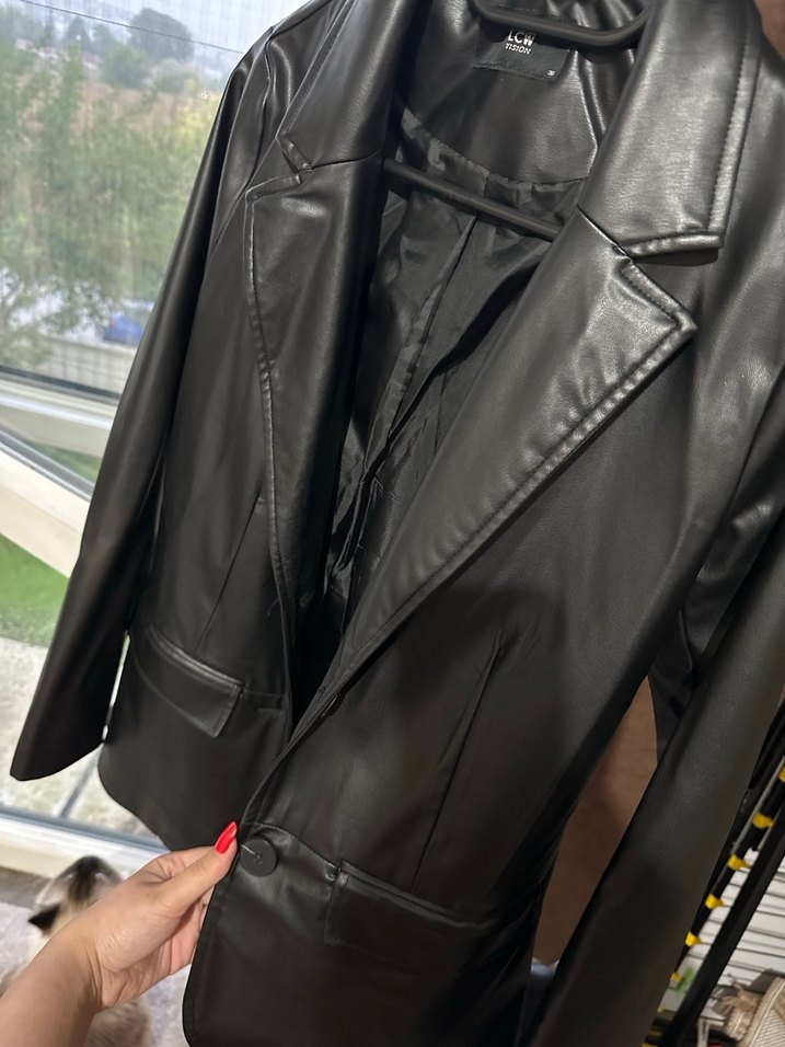 Düğmeli Siyah Kadın Deri Ceket - Görsel 2