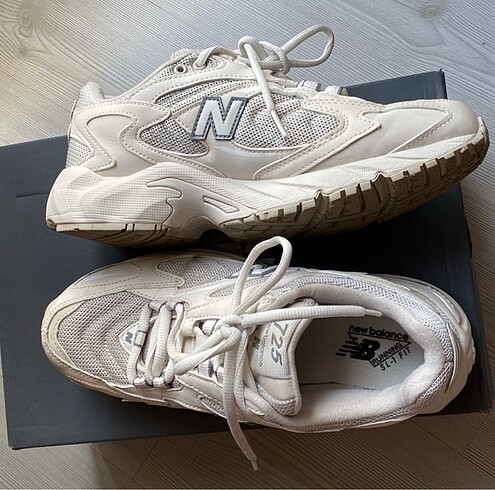 New Balance 725