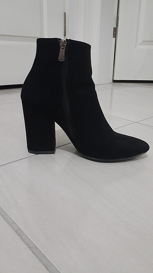 Siyah süet bot