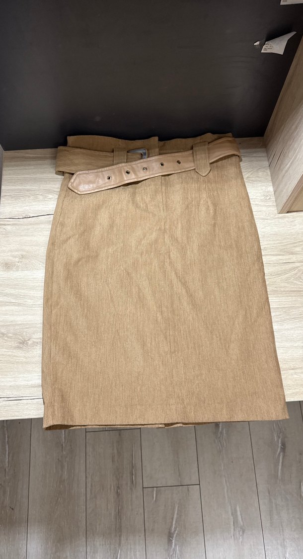 Kemer Detaylı Bej Midi Etek - Görsel 2