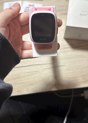 Pembe Akıllı Saat ve Şarj Kablosu - Görsel 2