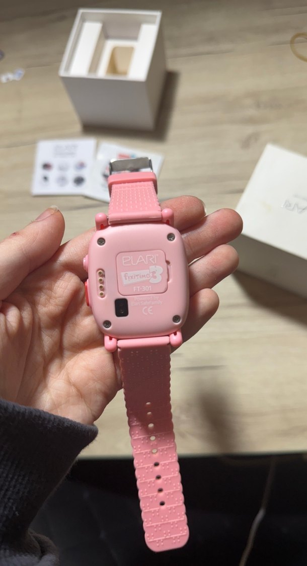 Pembe Akıllı Saat ve Şarj Kablosu - Görsel 3