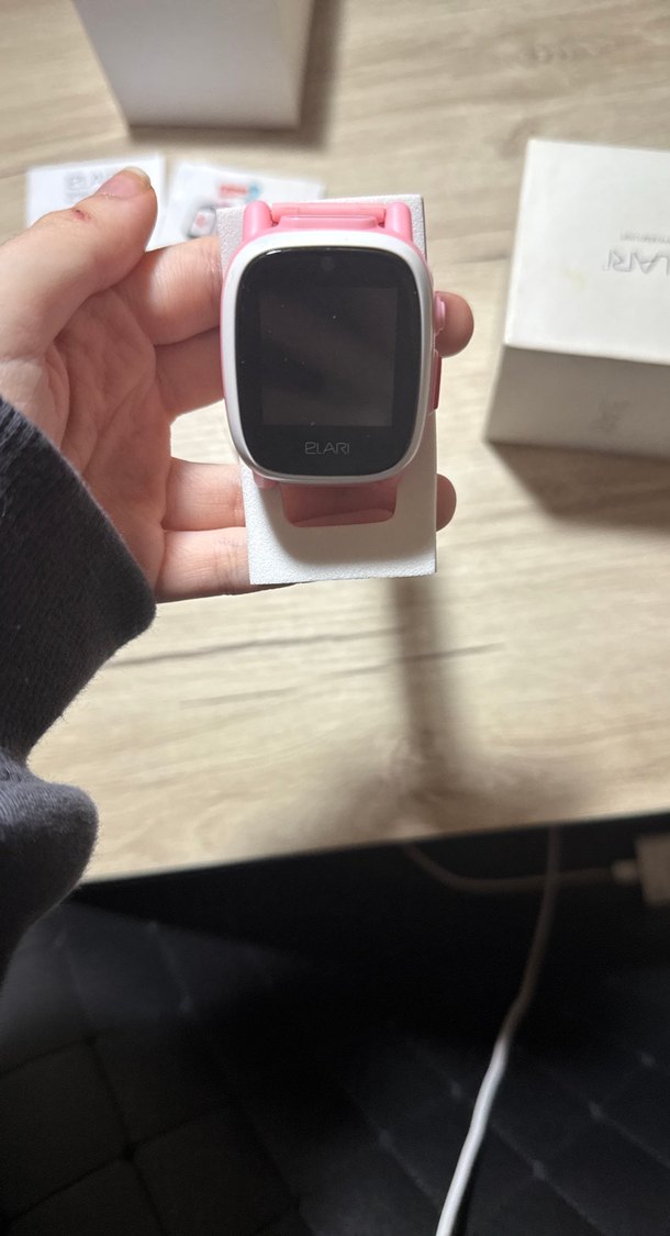 Pembe Akıllı Saat ve Şarj Kablosu - Görsel 2