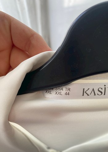 Saten Görünümlü V Yaka Beyaz gömlek - Görsel 2