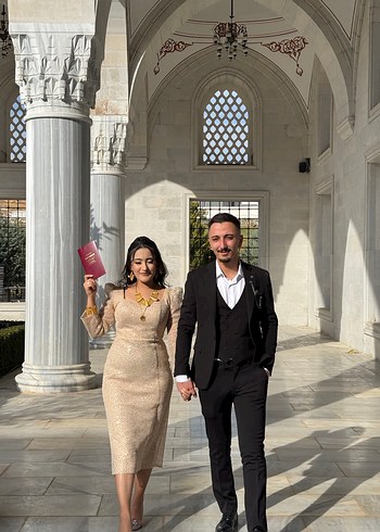 Şeffaf Detaylı Gold Midi Nişan Elbisesi