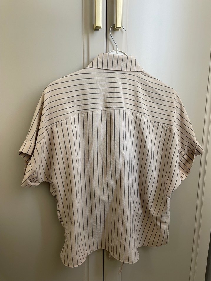 Düğmeli Kısa Kollu Bej Çizgili Kadın Gömlek - Görsel 2