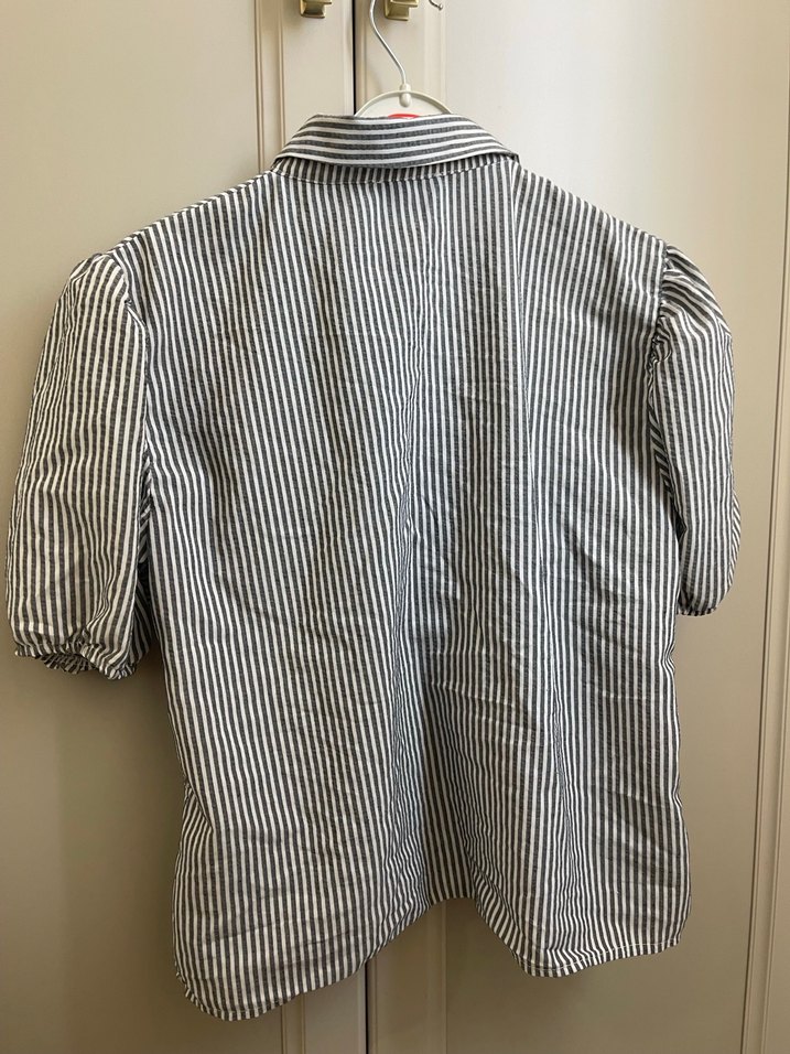 Düğmeli, Zebra Desenli Kısa Kollu Gri Kadın Gömlek - Görsel 2