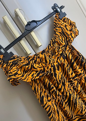 Siyah Çizgili hardal midi boy Kayık Yaka Elbise - Görsel 2