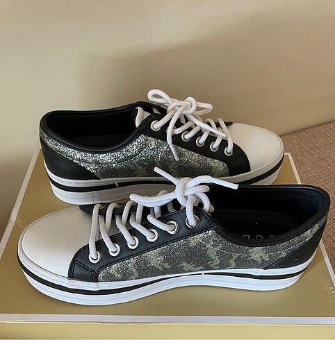 37 Beden Sıfır Guess ayakkabı