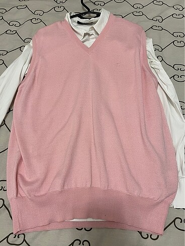 Pembe süveter