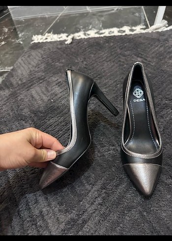 Zara Kadın Siyah Tokalı Stiletto Topuklu Ayakkabı