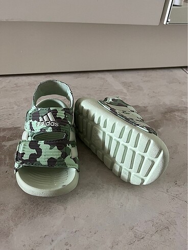 Adidas Adidas yazlık sandalet çok hafif 22 numara
