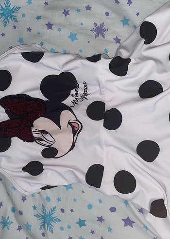 Beyaz Minnie Mouse Baskılı Çocuk Mayo. Detaylar açıklamada.