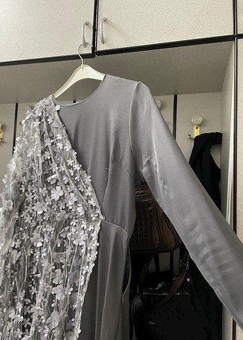 Uzun Kollu Gri İşlemeli Drapeli Abiye Elbise - Görsel 4