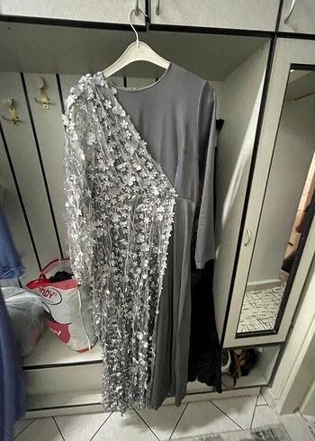 Uzun Kollu Gri İşlemeli Drapeli Abiye Elbise - Görsel 7