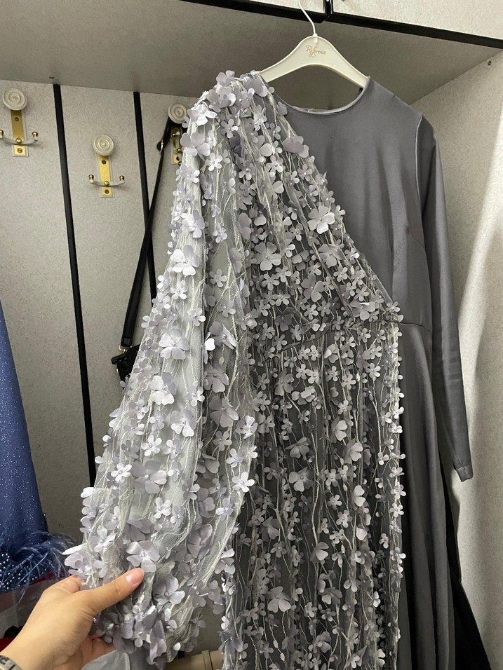 Uzun Kollu Gri İşlemeli Drapeli Abiye Elbise - Görsel 5