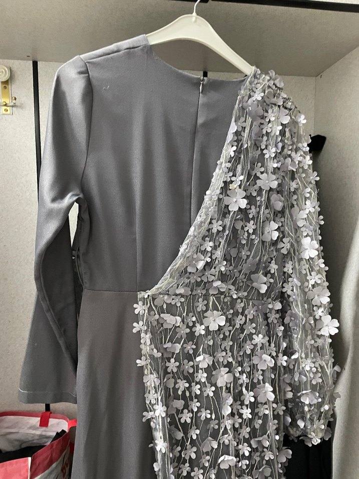 Uzun Kollu Gri İşlemeli Drapeli Abiye Elbise - Görsel 3