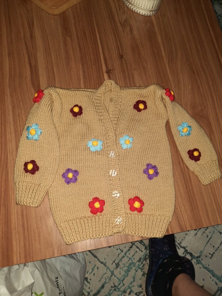 Kız Çocuk Renkli Nakışlı Örgü Hırka - Görsel 2