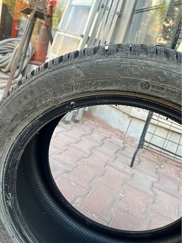 Beden LASSA 225/45R17 kışlık lastik 1 ay kullanıldı
