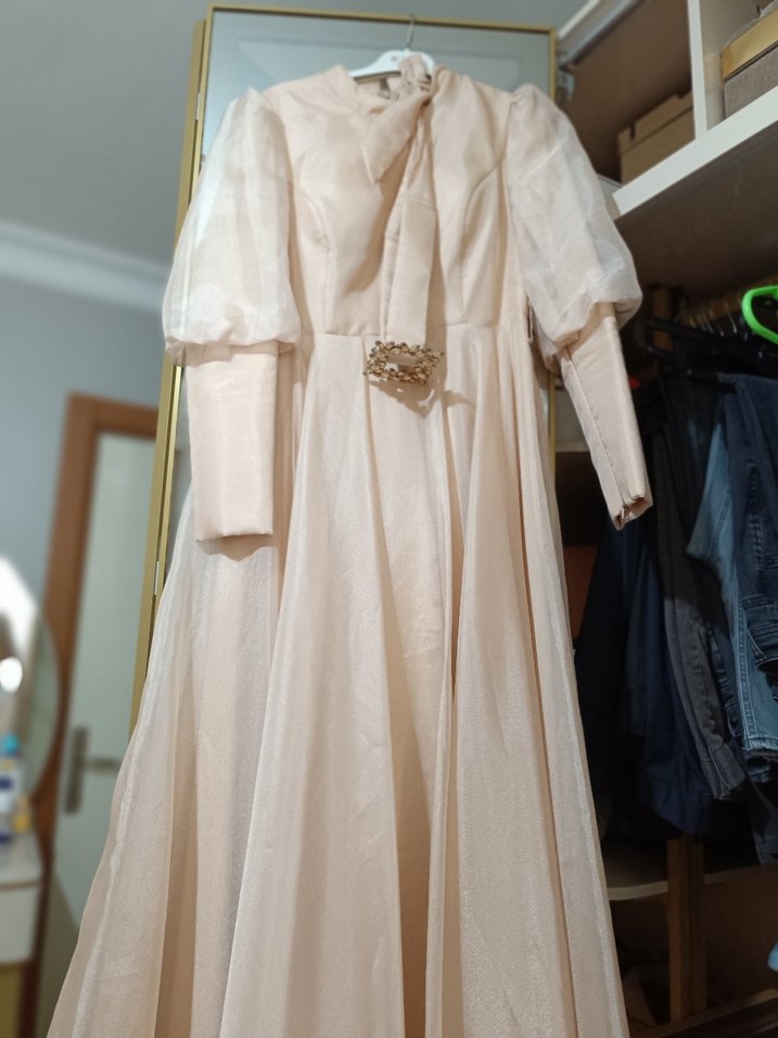 Bej Uzun Kollu Drapeli Minimalist Nişan Elbisesi - Görsel 4