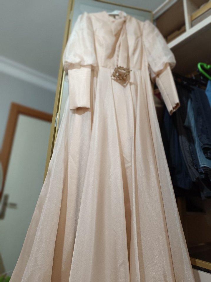 Bej Uzun Kollu Drapeli Minimalist Nişan Elbisesi - Görsel 2