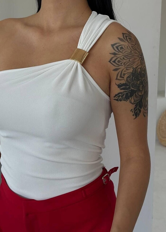 Tek Omuzlu Ottoman Kumaş Gold Metal Detaylı Bluz - Görsel 4