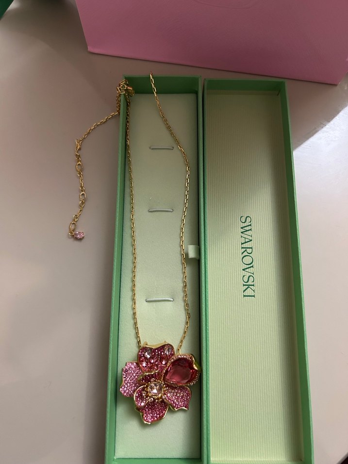 Pembe Swarovski Çiçek Kolye Midi Boy - Görsel 4