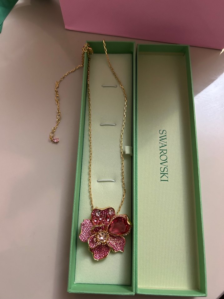 Pembe Swarovski Çiçek Kolye Midi Boy - Görsel 3