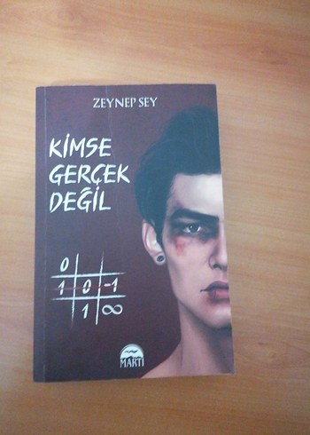 Kimse Gerçek Değil - Zeynep Sey Roman