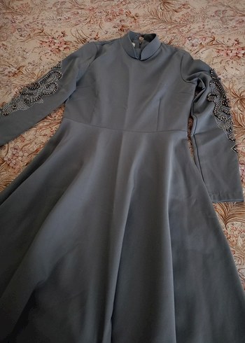 Gri Uzun Kollu Nakışlı Kadın Abiye Elbise