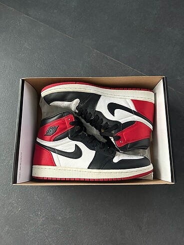 Jordan 1, Satin Red