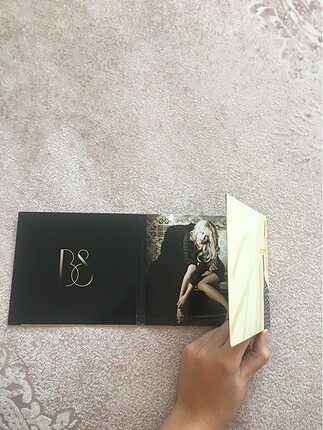  Beden beyaz Renk Britney Spears Femme Fatale DELUXE CD Karton Kapak