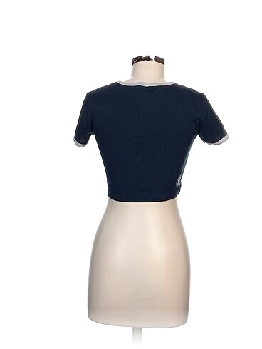 m Beden Defacto T-shirt %70 İndirimli.