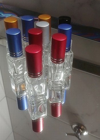 Kadın Parfüm Şişeleri Seti