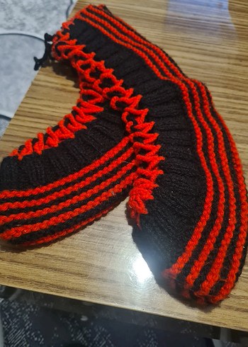 kırmızı siyah çizgili el örgüsü bayan uzun patik - Görsel 2