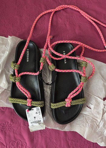 bershka Renkli Kadın Sandalet