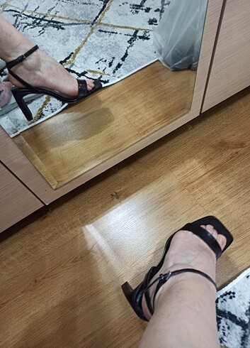 Pull&bear topuklu sandalet ince bantlı