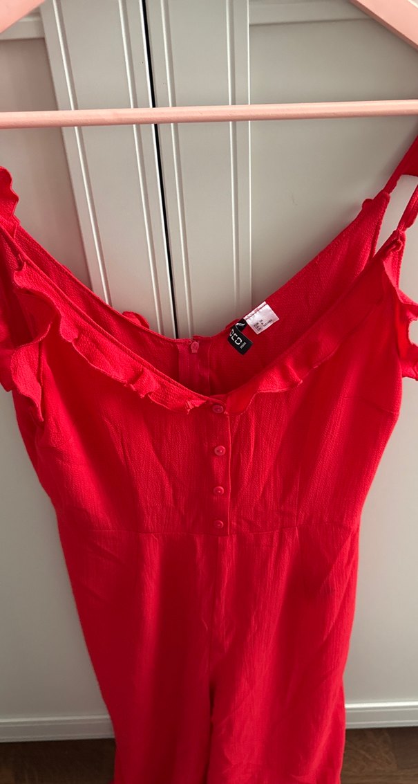 Kadın Kırmızı Uzun V Yaka Fırfırlı Tulum - Görsel 3