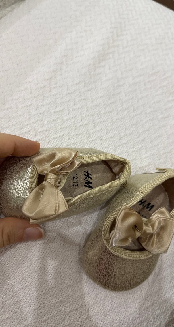 Kız Çocuk Altın Renk Fiyonklu Babet 12/13 numara - Görsel 3