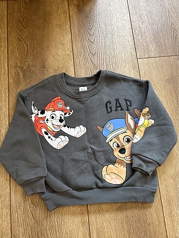 GAP sweatshirt