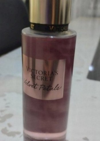 Victoria's Secret Velvet Petals Kadın Parfümü