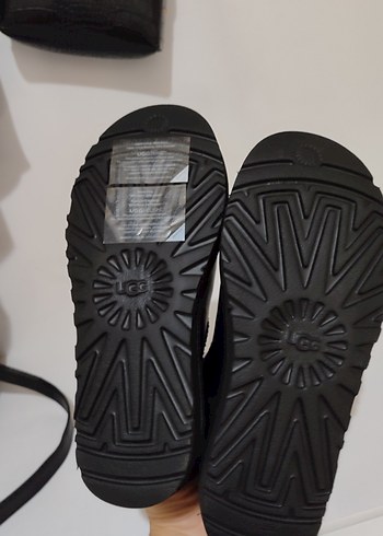 38 Beden Orjinal UGG Kadın Siyah Deri Bot Etiketli Ürün