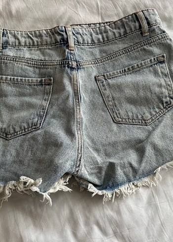 28 Beden Gri Yırtık Mini Kot Şort