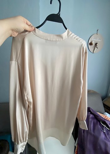 Bej Düğmeli V Yaka Kadın Gömlek - Görsel 3