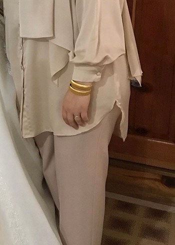 Bej Düğmeli V Yaka Kadın Gömlek - Görsel 4