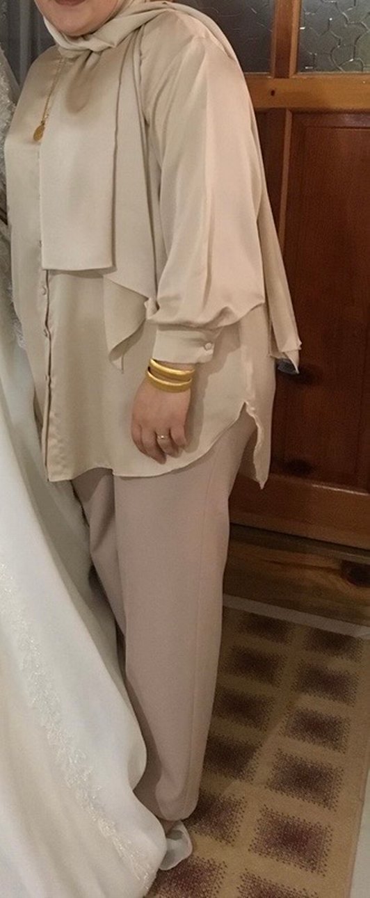 Bej Düğmeli V Yaka Kadın Gömlek - Görsel 4