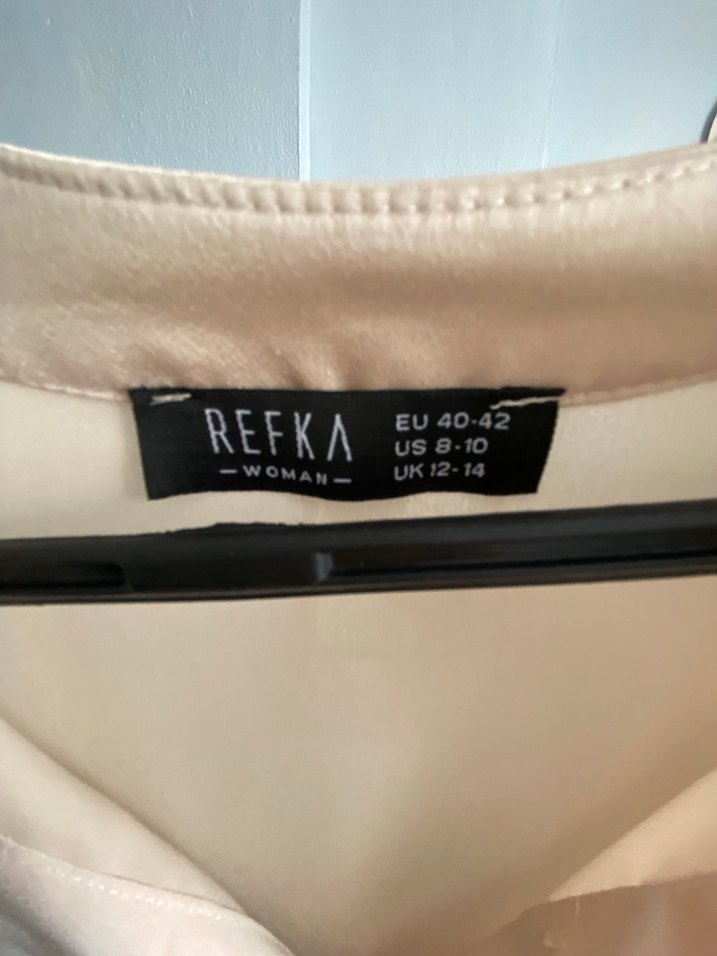 Bej Düğmeli V Yaka Kadın Gömlek - Görsel 2