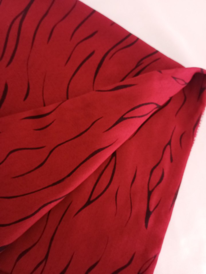 Kırmızı Pliseli Kadın tülbent - Görsel 2