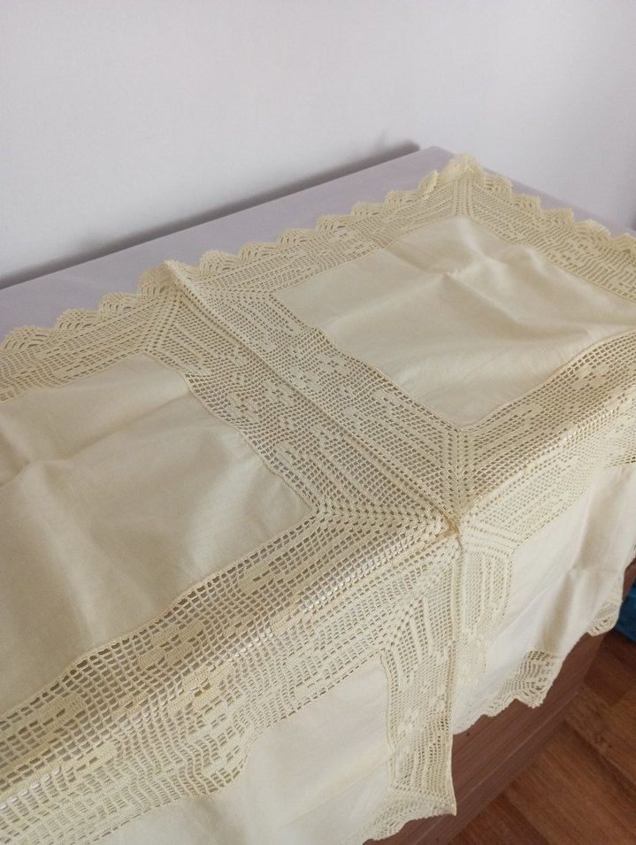 Krem Renk İşlemeli Dantel Masa Örtüsü - Görsel 2