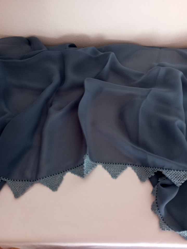 Gri Dantel Kenarlı Kadın şal - Görsel 3